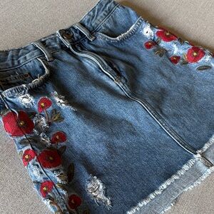 Zara Basic 1975 Denim Mini Skirt with Floral Embroidery XS